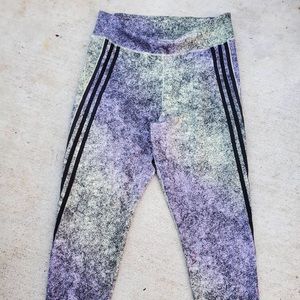 Adidas leggings multicolor.